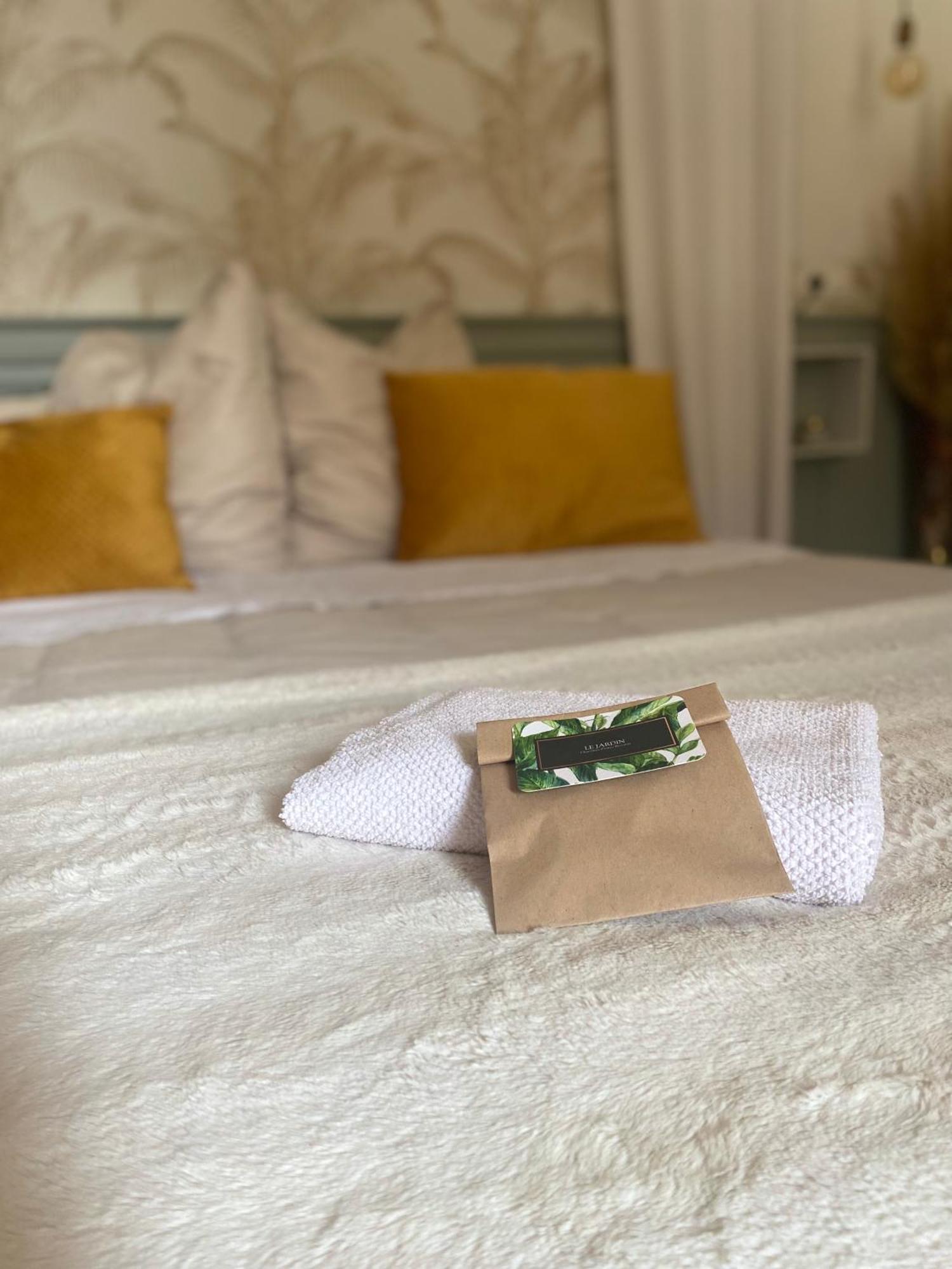 Le Jardin Hotel Aspiran Bagian luar foto