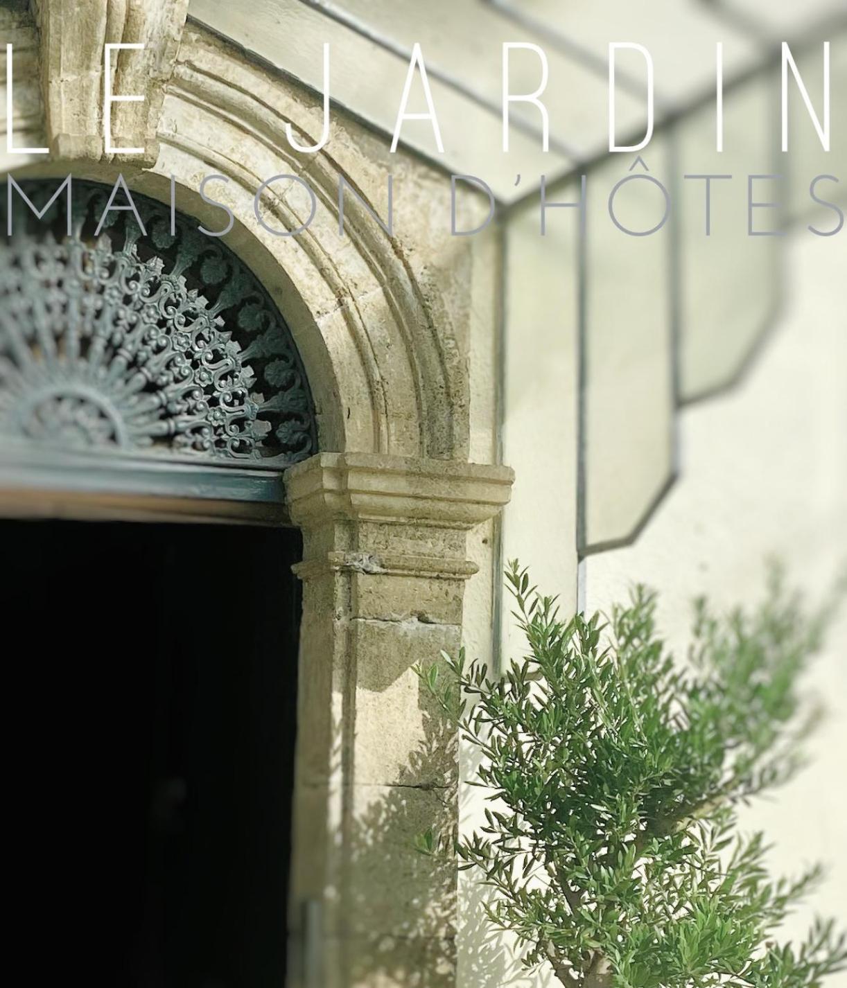 Le Jardin Hotel Aspiran Bagian luar foto